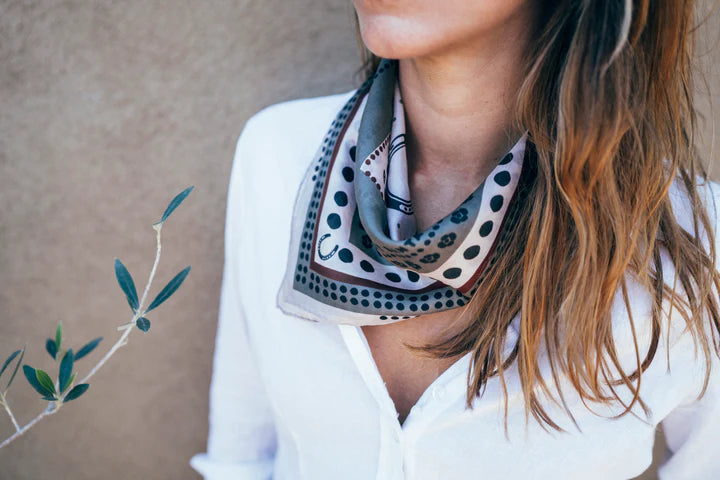 Jade Horseshoe | Bandana