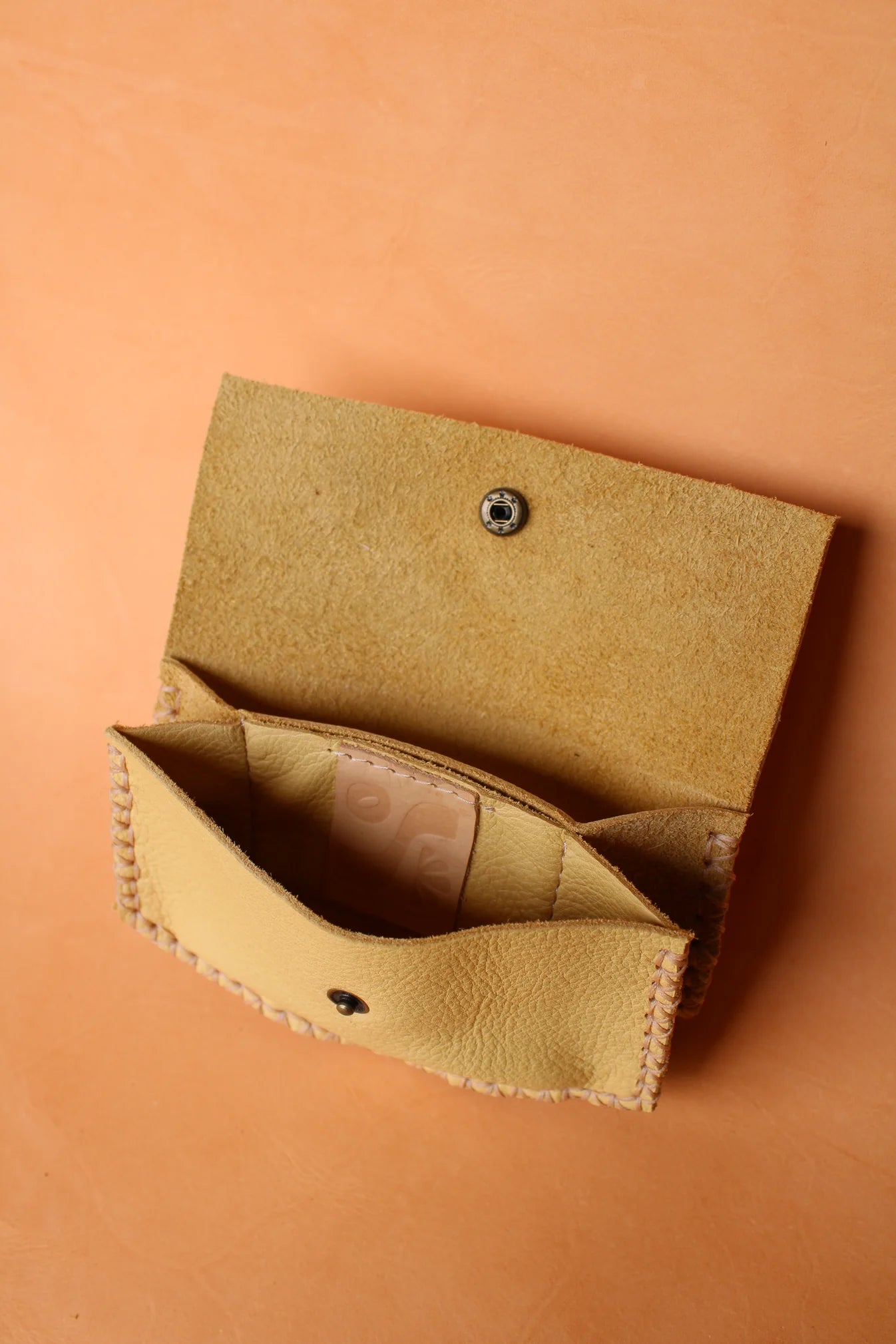 Round Suede Wallet | Chamomile